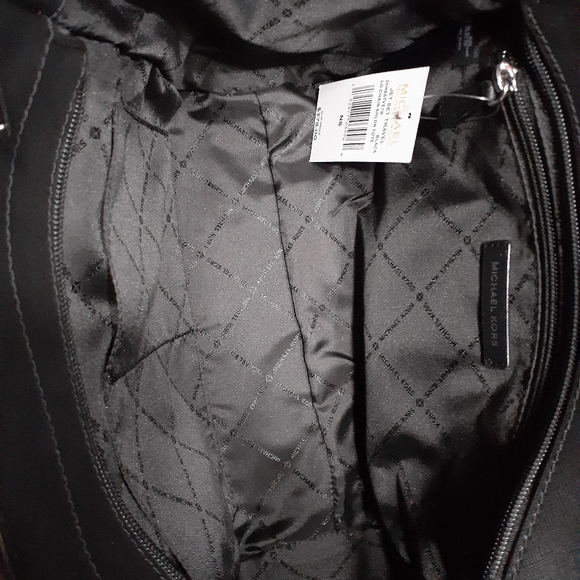 Mk purse new with tags - Picture 2 of 4